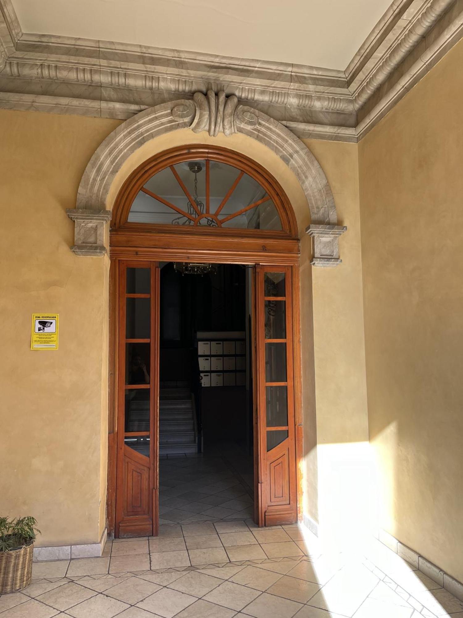 Dplace To Be - Exclusive Apartments In Historic Center マドリード エクステリア 写真